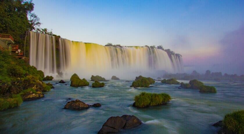 Ingressos para as Cataratas do Iguaçu: Explore as 275 Quedas d'Água, com Alturas de até 80 Metros!