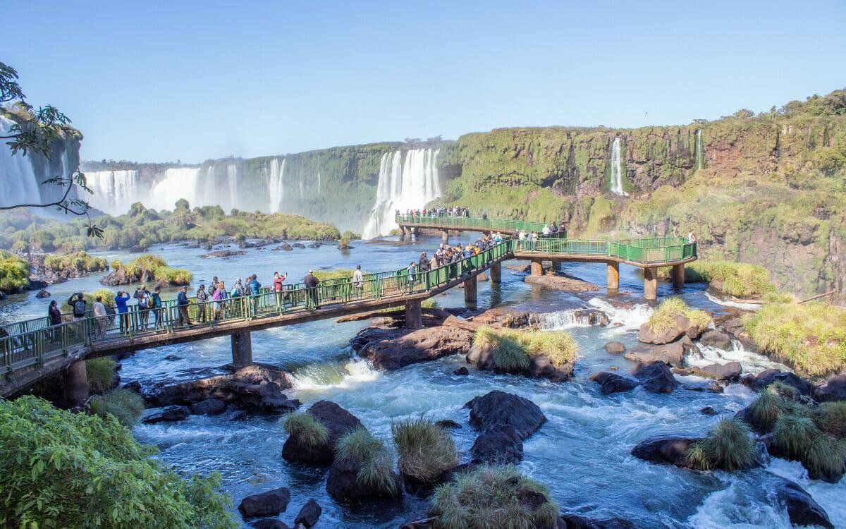 Ingressos para as Cataratas do Iguaçu: Explore as 275 Quedas d'Água, com Alturas de até 80 Metros!