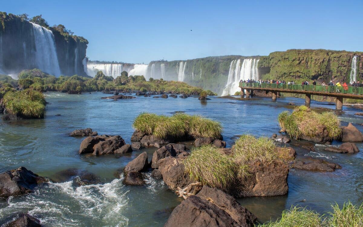 Ingressos para as Cataratas do Iguaçu: Explore as 275 Quedas d'Água, com Alturas de até 80 Metros!