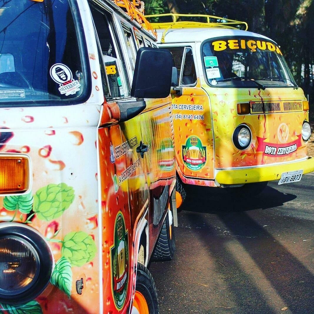 Degustação livre a bordo das charmosas kombis, com visitação a 3 cervejarias em Gramado e Canela!