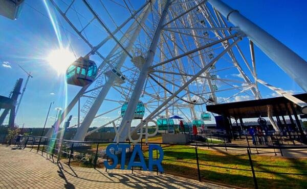 Embarque nessa emoção e encante-se com a incrível vista da maior roda gigante da América Latina!