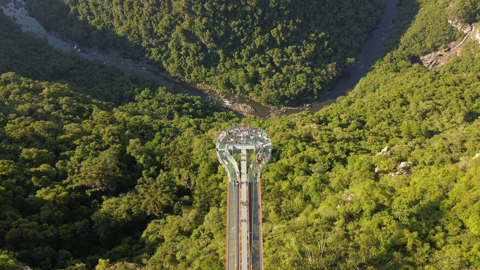 Passaporte para sentir a adrenalina a 360 metros de altura!