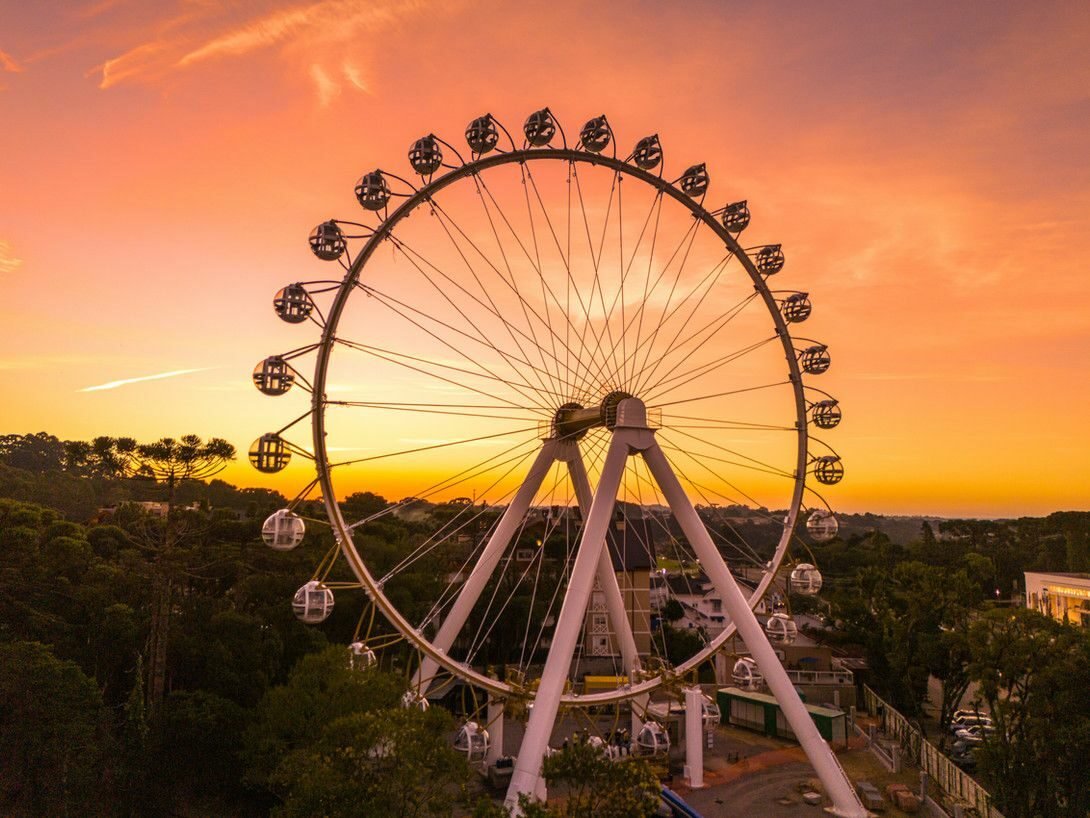 Roda Canela: A primeira Roda-Gigante temática do mundo, localizada junto ao parque Mundo a Vapor!
