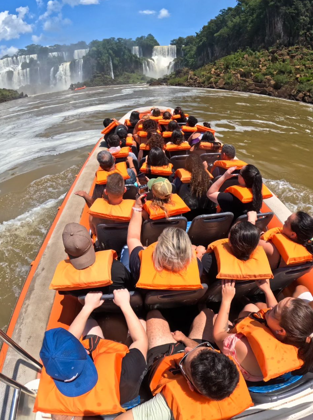 Macuco Safari: Aventura na Selva e no Barco em Foz do Iguaçu – Viva a Experiência Incrível!