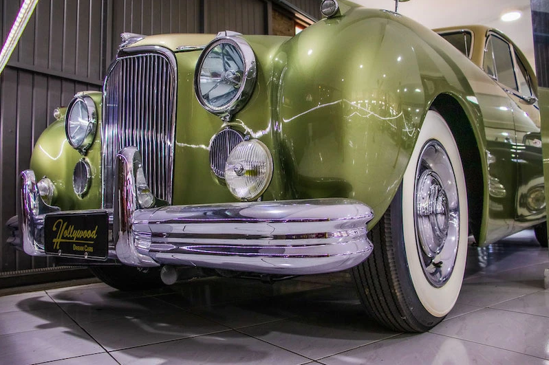 Hollywood Dream Cars: São mais de 30 exemplares, de marcas famosas, que fizeram parte da história da indústria automobilística e cinematográfica.