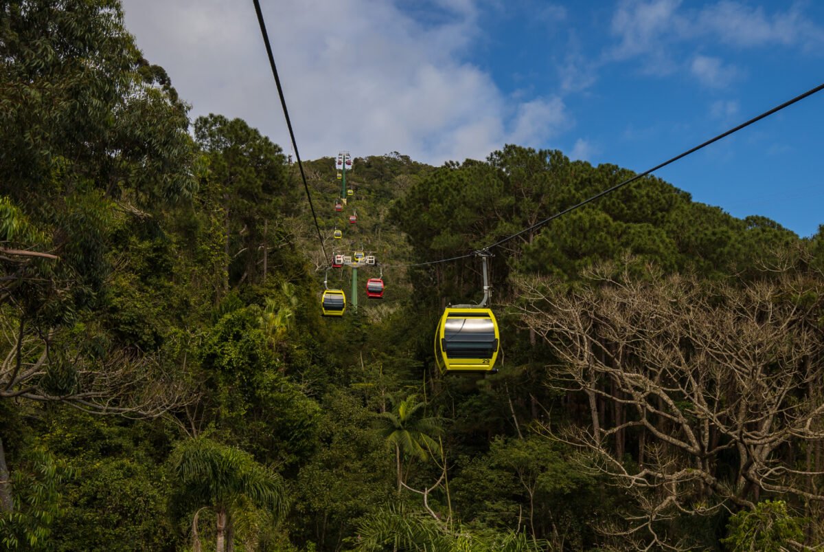 Bondinhos Aéreos - Uma vista privilegiada de Balneário Camboriú. O Único no mundo a ligar duas praias!