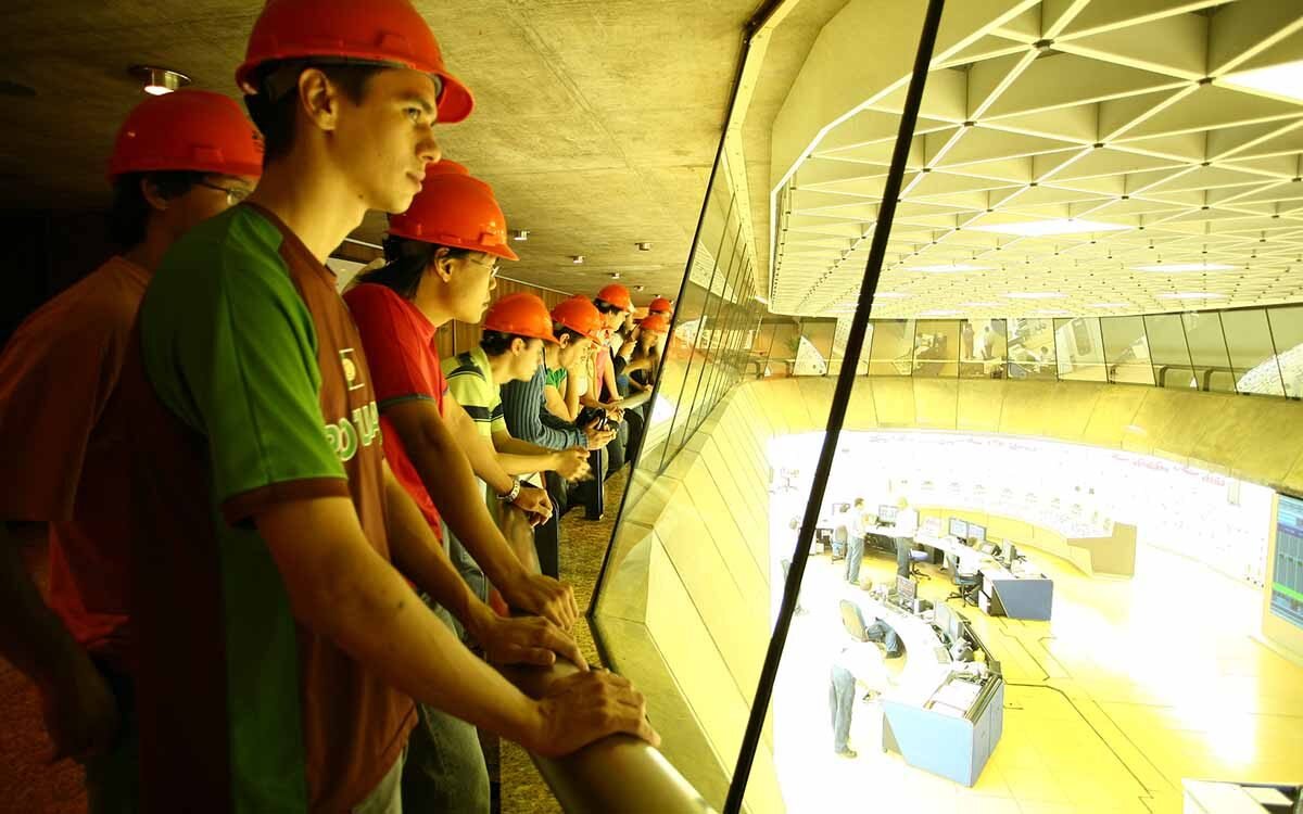 Ingresso para Itaipu Circuito Especial, você irá se impressionar com toda a grandiosidade e modernidade de uma das maiores usinas hidrelétricas do mundo.
