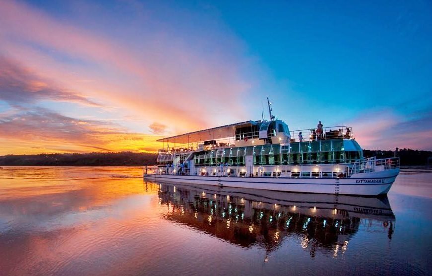 Passeio com jantar a bordo do Kattamaram II.