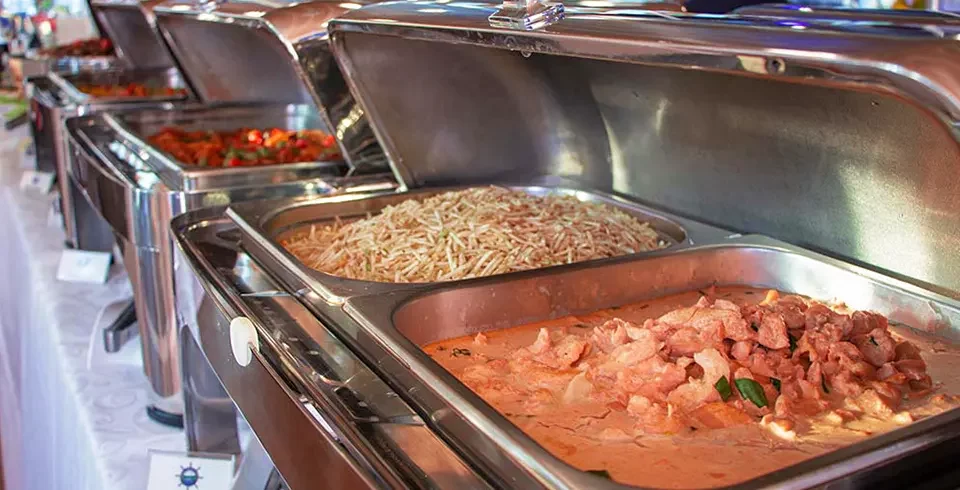 Passeio com jantar a bordo do Kattamaram II.