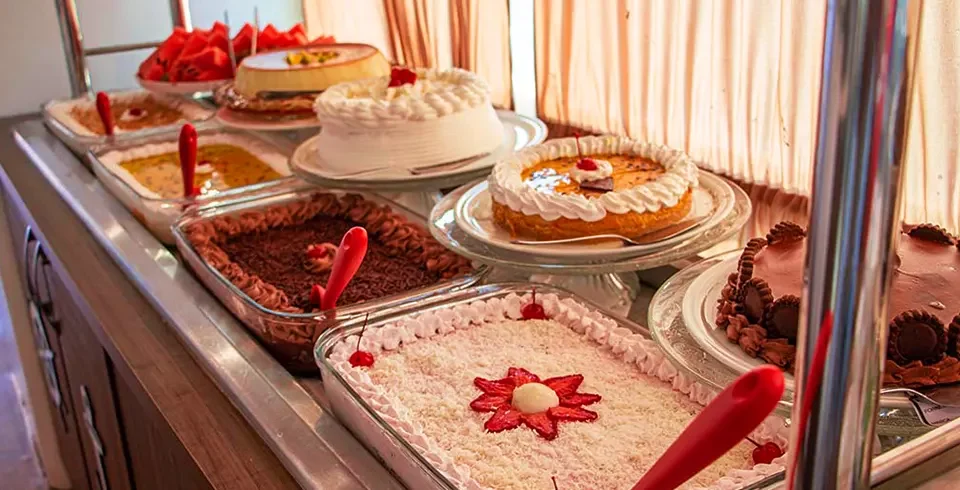 Passeio com jantar a bordo do Kattamaram II.