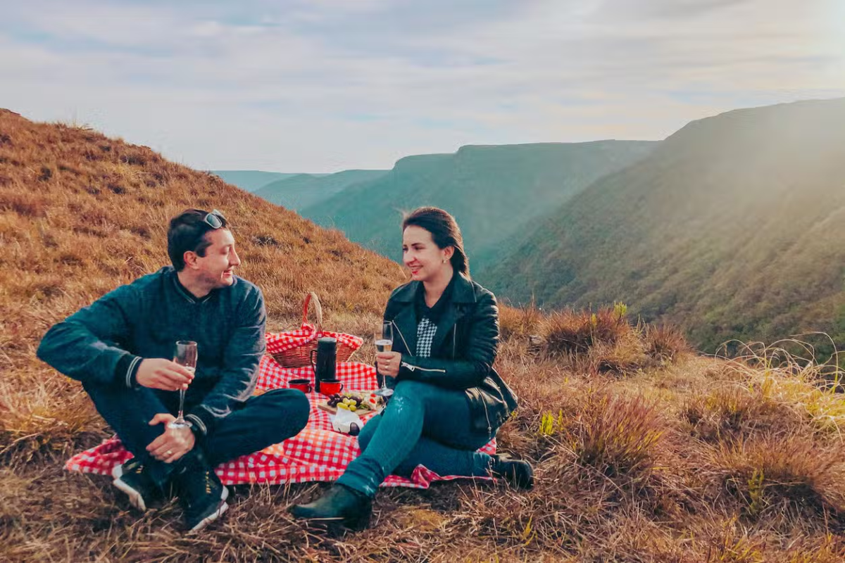Tour ao Morro dos Cabritos com piquenique! Surpreenda-se com paisagens impressionantes de Santa Catarina enquanto degusta uma deliciosa seleção de produtos regionais.
