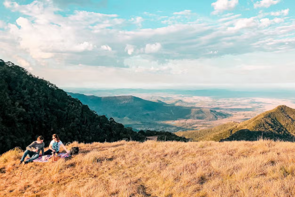 Tour ao Morro dos Cabritos com piquenique! Surpreenda-se com paisagens impressionantes de Santa Catarina enquanto degusta uma deliciosa seleção de produtos regionais.