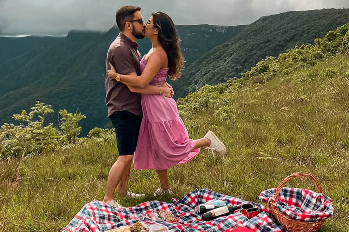 Tour ao Morro dos Cabritos com piquenique! Surpreenda-se com paisagens impressionantes de Santa Catarina enquanto degusta uma deliciosa seleção de produtos regionais.