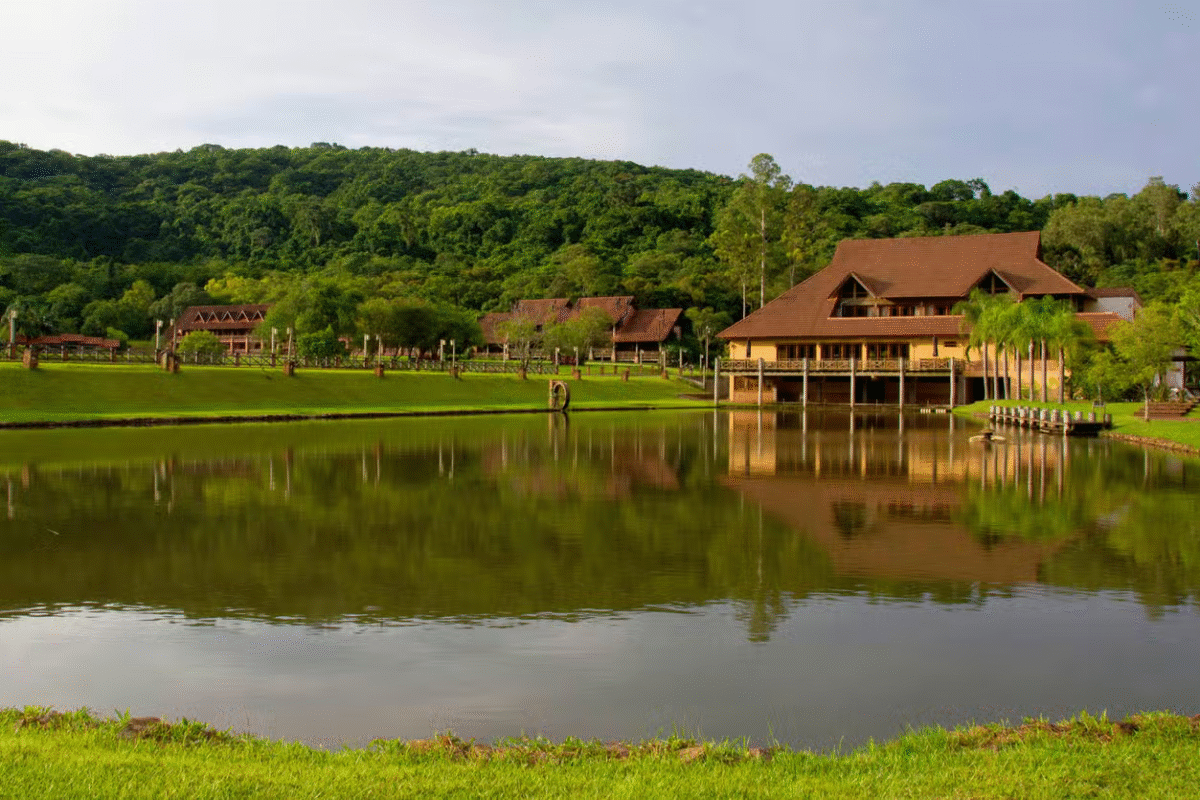 Tradição Tibetana e Compras: Excursão ao Templo Budista e Igrejinha!