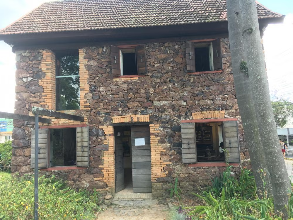 Descubra a alma italiana de Caxias do Sul em um tour cheio de história, sabores e paisagens encantadoras!