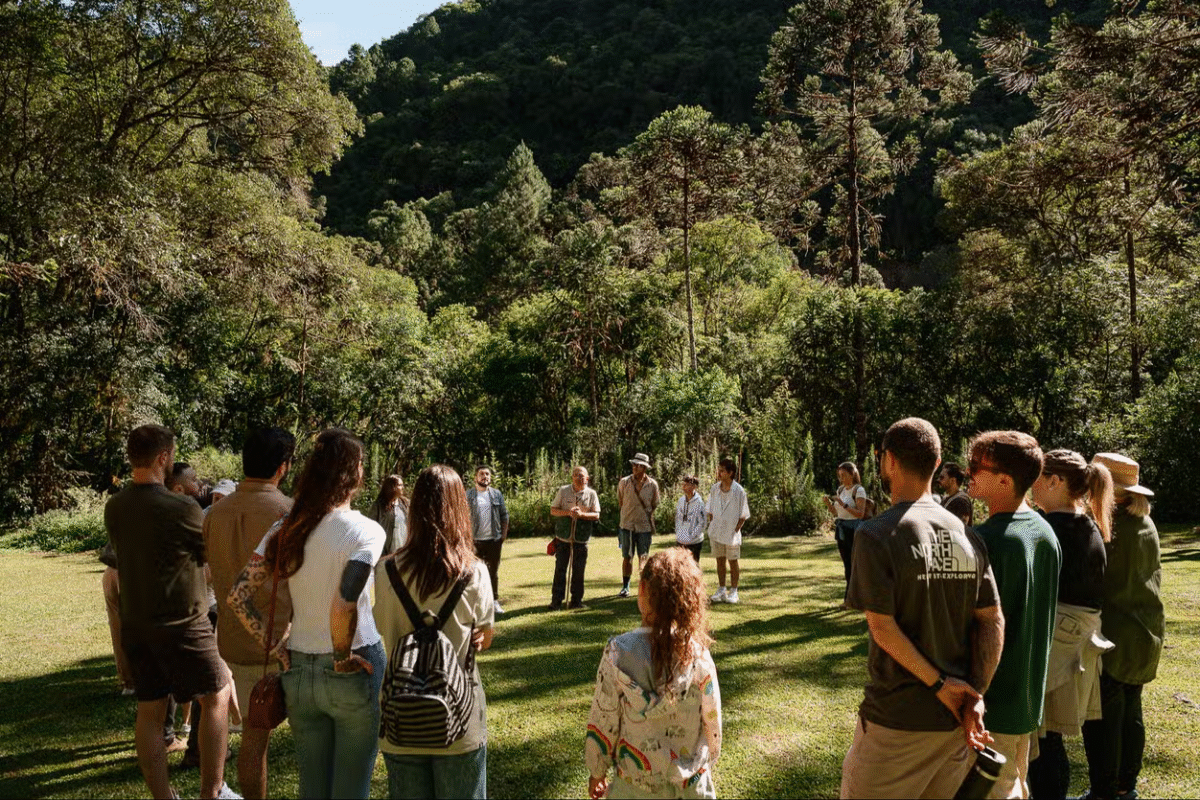 Pé da Cascata Explorer: Natureza, cultura e emoção em um só passeio!