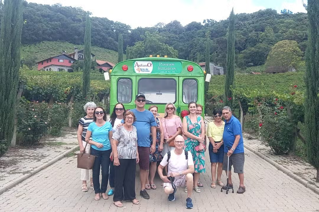 Tour Uva e Vinho: Um Passeio de Ônibus Temático pelas Paisagens de Caxias do Sul!