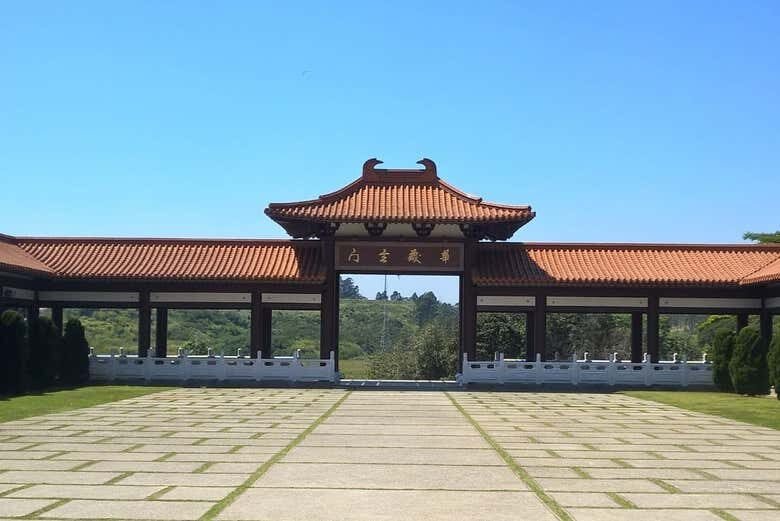 Excursão ao Templo Zu Lai: Descubra o Maior Santuário Budista da América Latina!