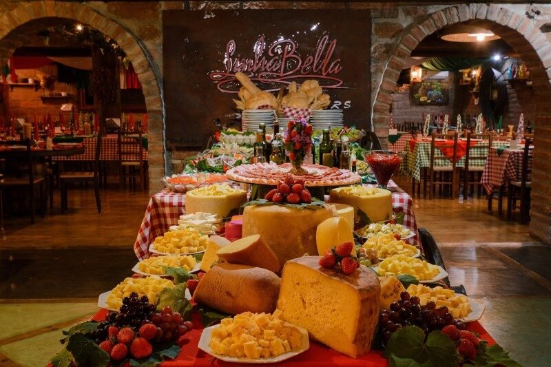 Noite Italiana na Linha Bella: Jantar com show, buffet e sotaque da nona!