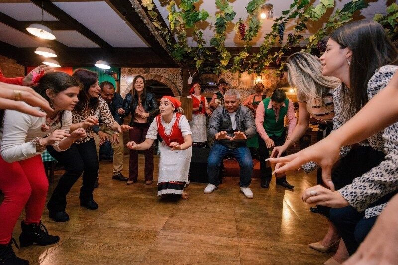 Noite Italiana na Linha Bella: Jantar com show, buffet e sotaque da nona!