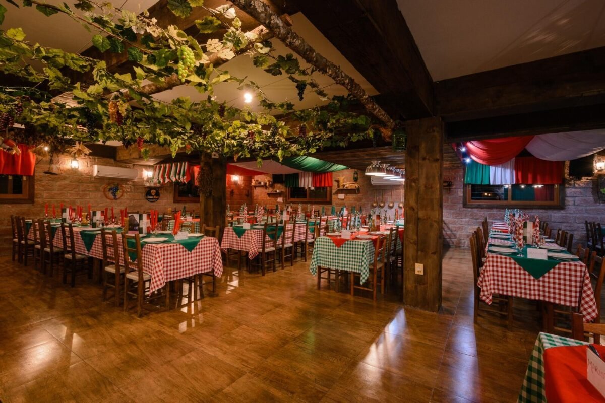 Almoço na Cantina Linha Bella: Receitas da Nona e Diversão à Mesa!