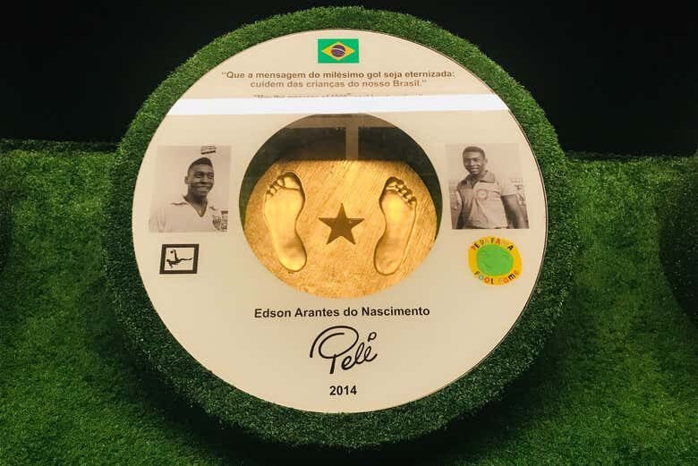 Tour Privado do Pelé em Santos: Conheça a História do Rei do Futebol!