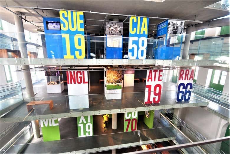 Tour Privado do Pelé em Santos: Conheça a História do Rei do Futebol!