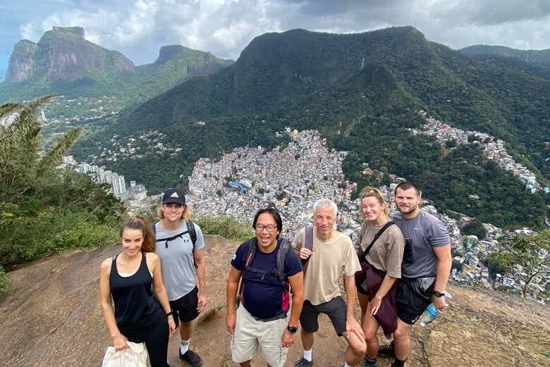 Descubra o Morro Dois Irmãos e o Vidigal: Natureza e Cultura no Rio de Janeiro!
