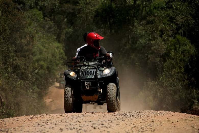 Explore as Belezas de Campos do Jordão em Uma Aventura de Quadriciclo!