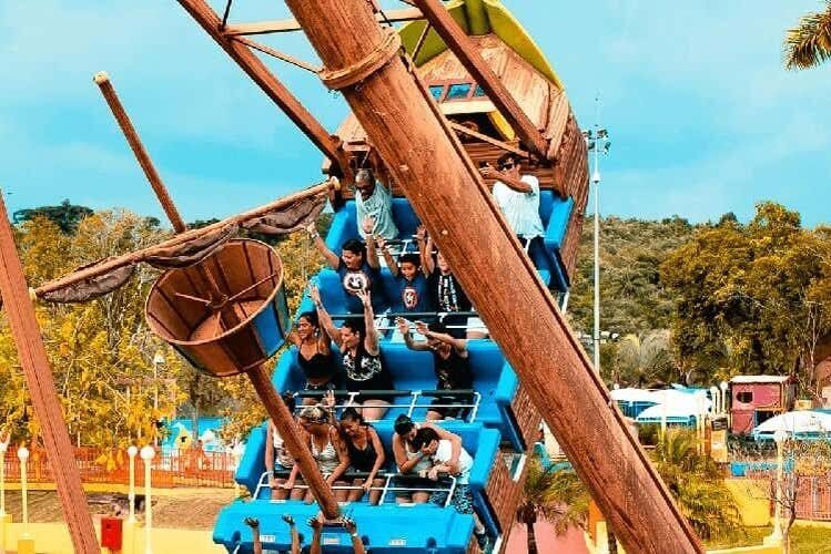 Excursão Privada ao Parque Hopi Hari: Diversão para Toda a Família em São Paulo!