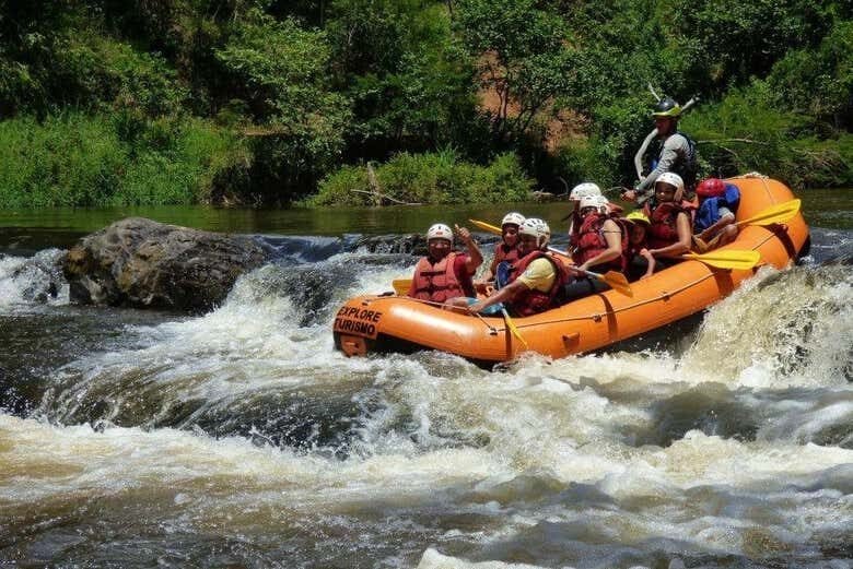 Aventure-se nas Águas do Rio Turvo: Rafting em Família no Meio da Natureza!