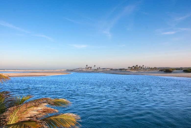 Dia de Paraíso em Águas Belas: Praia, Sol e Mar Cristalino!