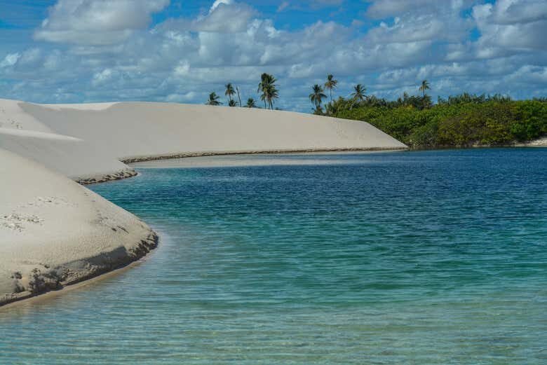 Explore a Natureza com um Passeio de Lancha pelo Lago de Santo Amaro até a Lagoa das Américas!