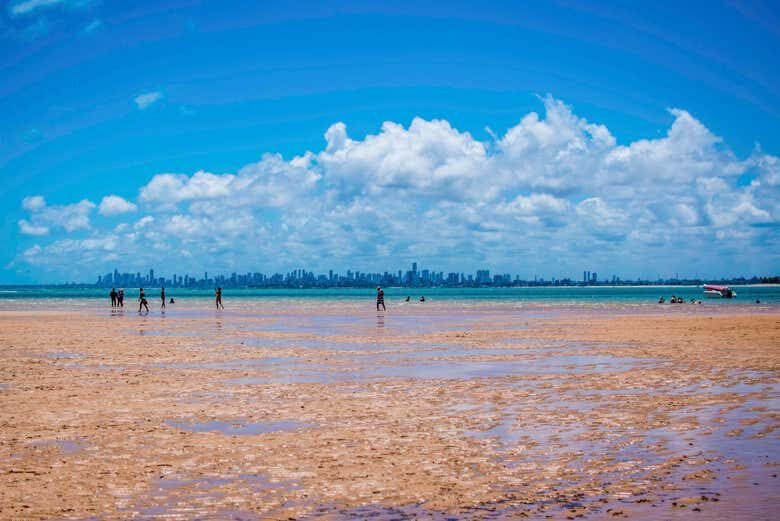 Areia Vermelha: Catamarã até a Ilha que Surge com a Maré!