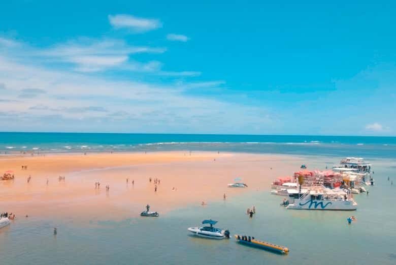 Areia Vermelha: Catamarã até a Ilha que Surge com a Maré!