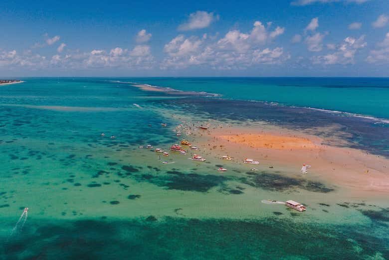 Areia Vermelha: Catamarã até a Ilha que Surge com a Maré!