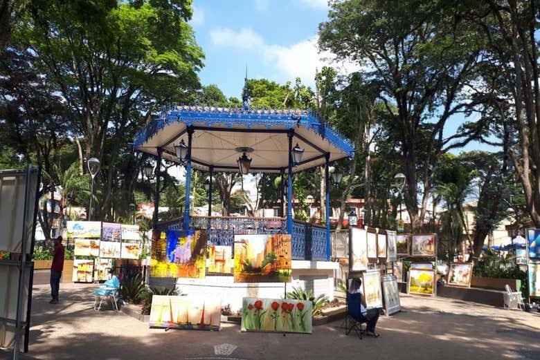 Explore a Pitoresca Embu das Artes: Cultura e Arte Pertinho de SP!