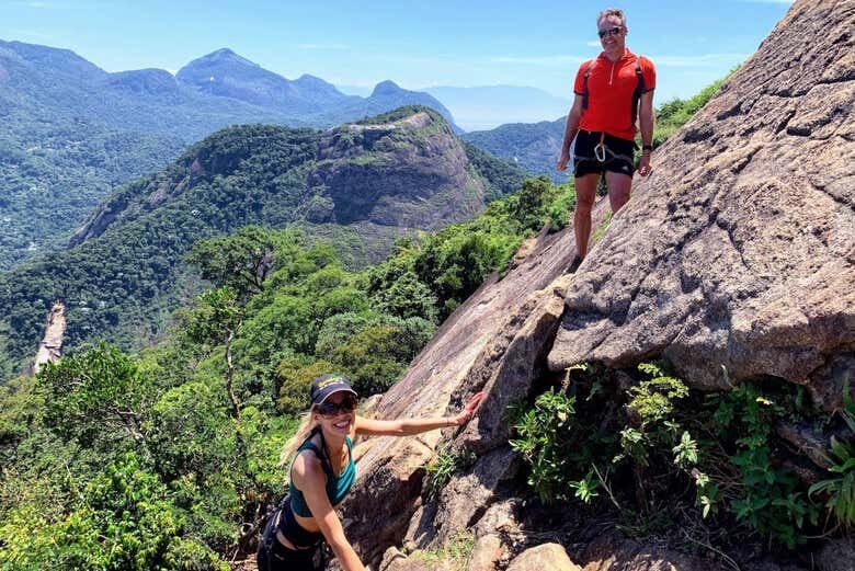 Trilha e Escalada na Pedra da Gávea com Vistas Incríveis do Rio!