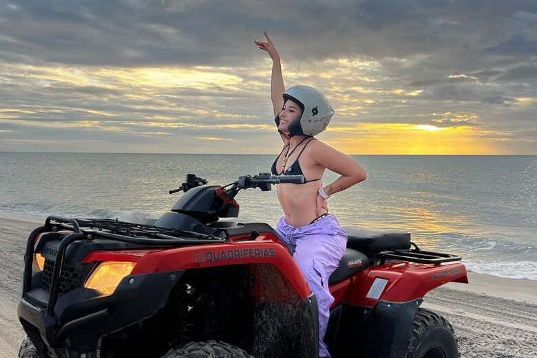 Aventura nas Dunas: Tour de Quadriciclo ao Pôr do Sol em Jericoacoara!