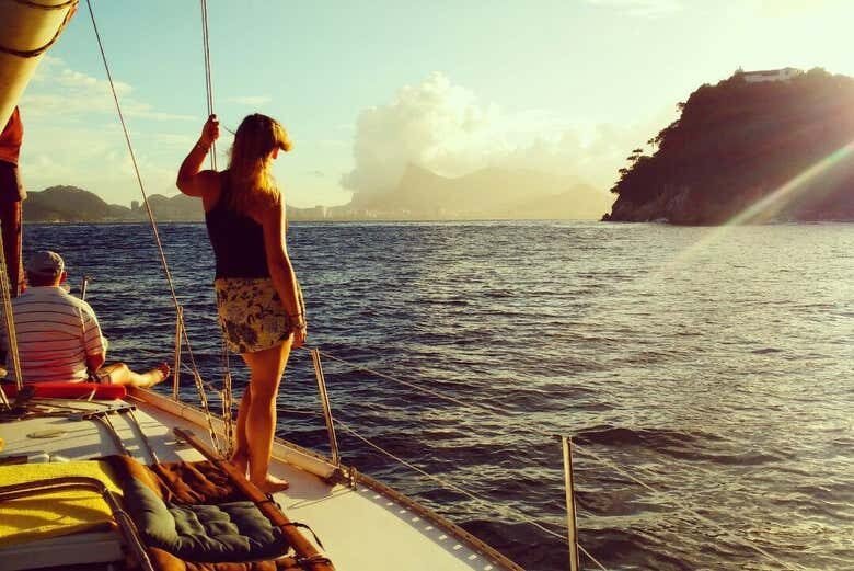 Aluguel de Barco Privado no Rio: Uma Experiência Exclusiva com Capitão!