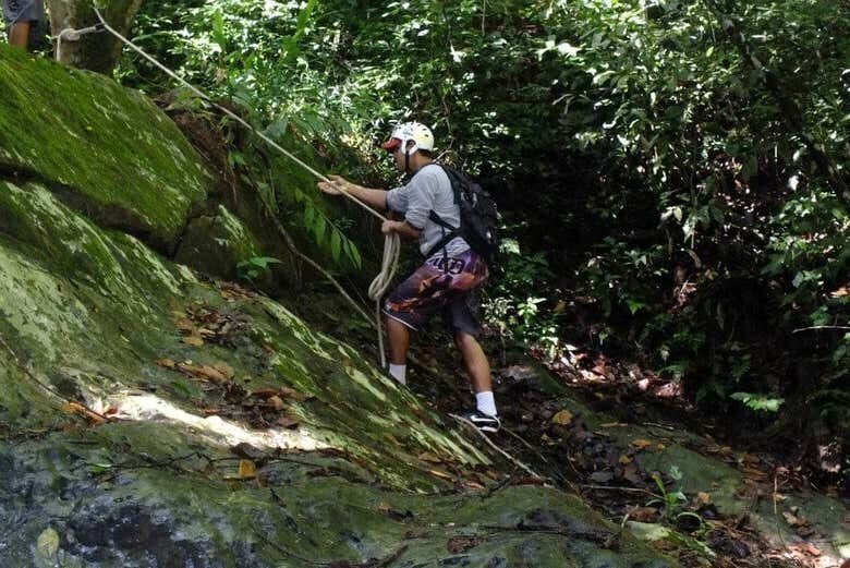 Aventuras Aquáticas no Ribeirão Bonito: Prepare-se para o Water Trekking em Meio à Natureza!
