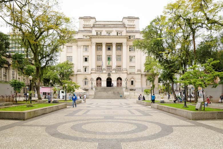 Descubra Santos: História e Beleza em um Tour Exclusivo para Cruzeiros!