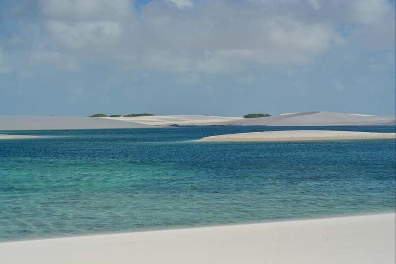 Explore a Natureza com um Passeio de Lancha pelo Lago de Santo Amaro até a Lagoa das Américas!