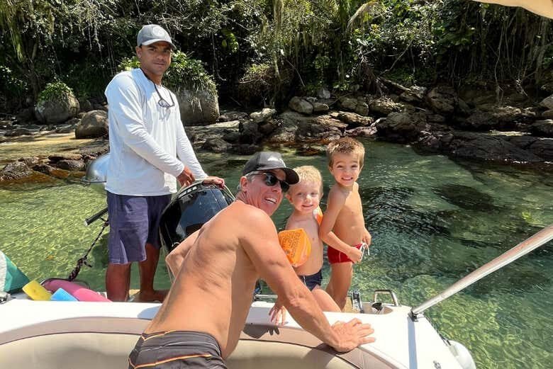 Descubra Ilha Grande em um Tour Exclusivo de Lancha Privada!