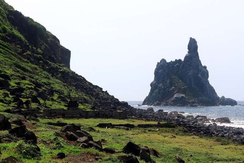 Trilha dos Mirantes de Pedra Alta e Pontinha com Piscinas Naturais – Explore o Paraíso de Fernando de Noronha!