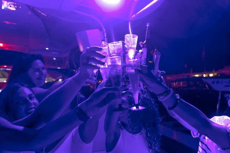 Viva a Noite em São Paulo: Pub Crawl na Vila Olímpia!