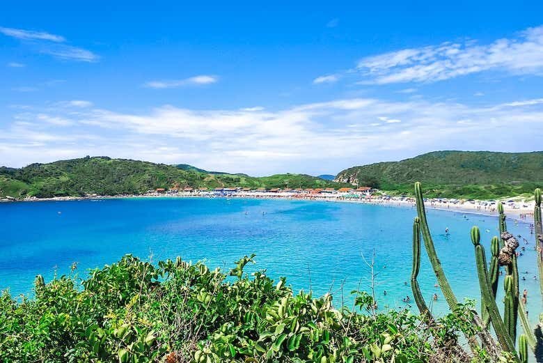 Descubra as Belezas de Cabo Frio em um Passeio de Traineira Inesquecível!
