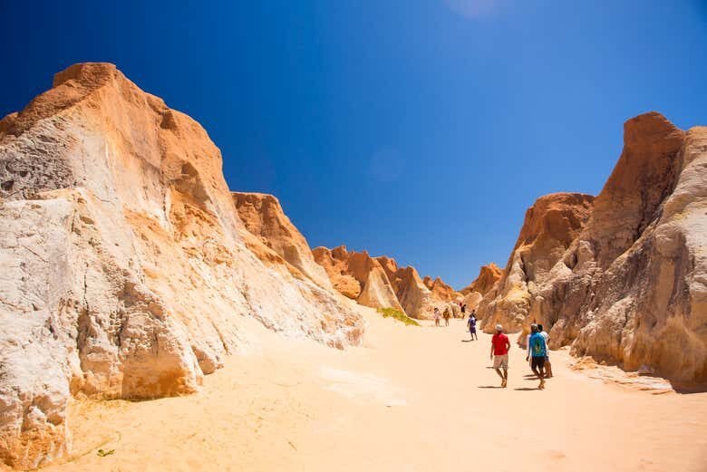 Rota Privada 4x4 pelo Litoral Cearense: Aventura Entre Praias e Falésias!