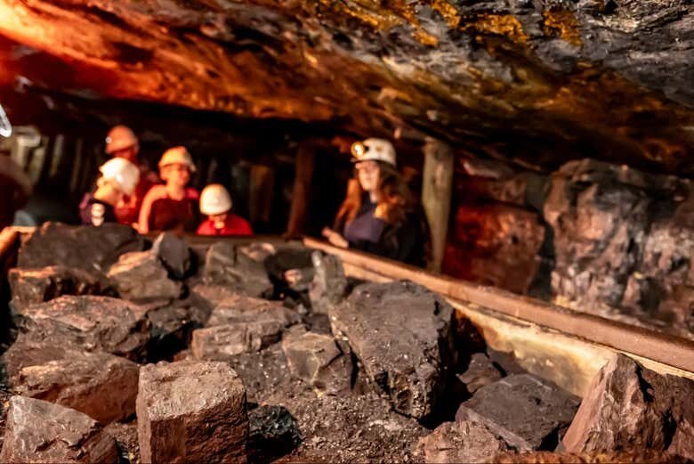 Excursão às Cachoeiras das Andorinhas e Visita a uma Mina de Ouro em Ouro Preto!