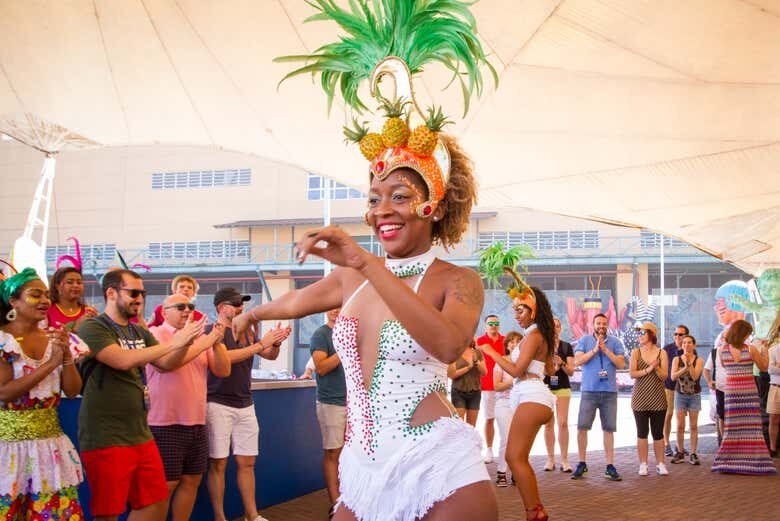 Tour Privado Pelo Carnaval do Rio de Janeiro: Descubra os Segredos e Dance ao Ritmo da Cidade Maravilhosa!